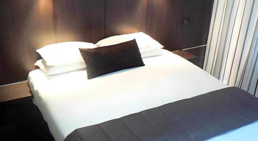 The Riccarton Hotel Christchurch Bagian luar foto